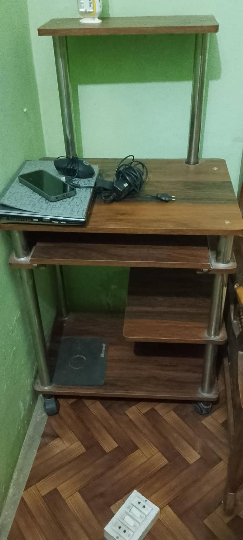 computer table 10/9 condition 1