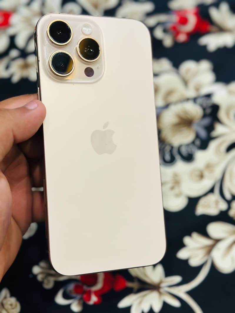 Apple iPhone 16 Pro Max 0
