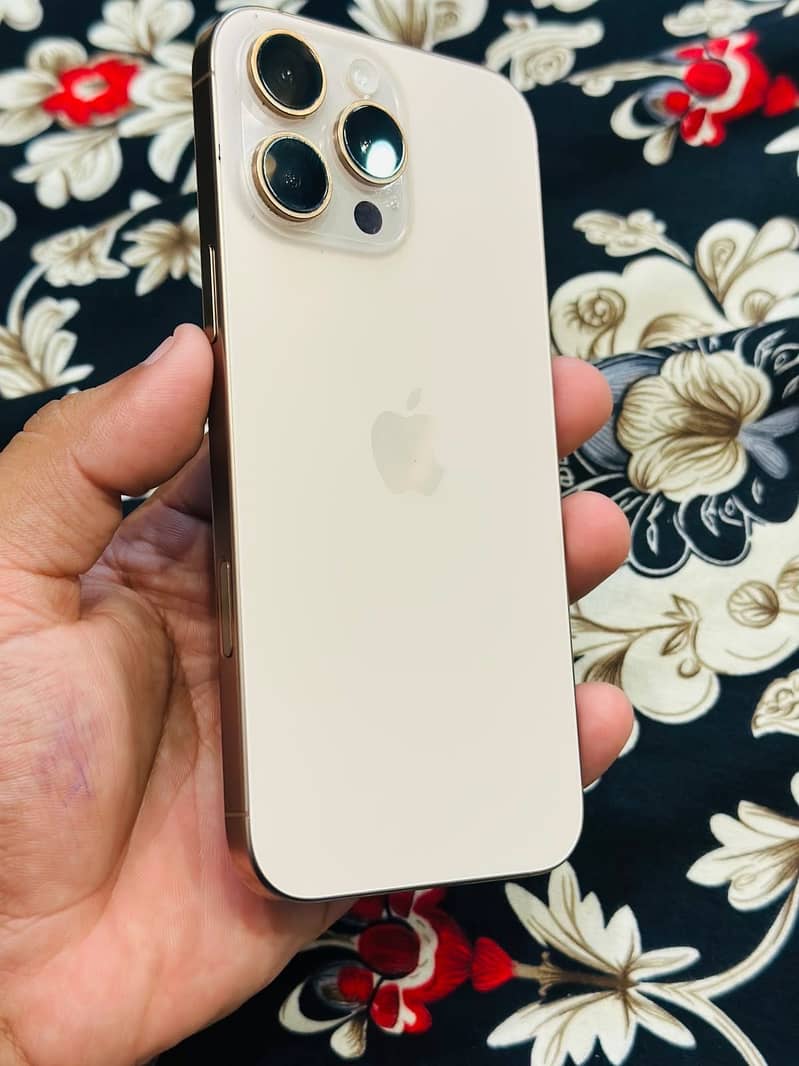 Apple iPhone 16 Pro Max 3