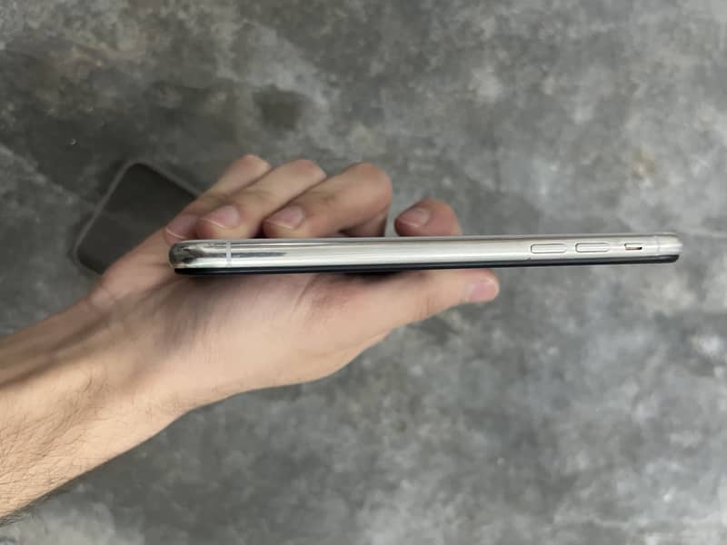 Apple iPhone X 3