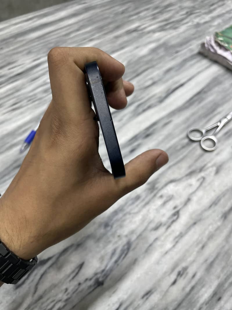 Apple iPhone 12 2