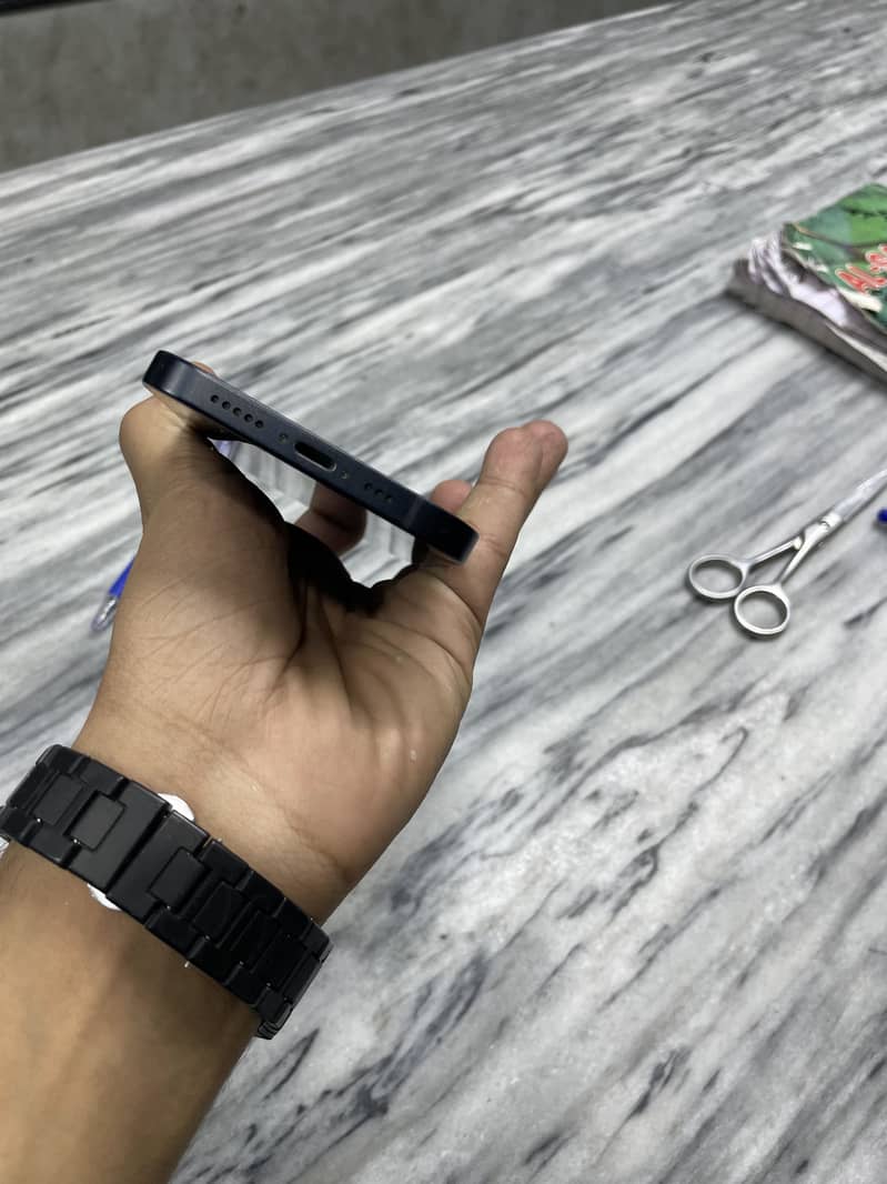 Apple iPhone 12 3