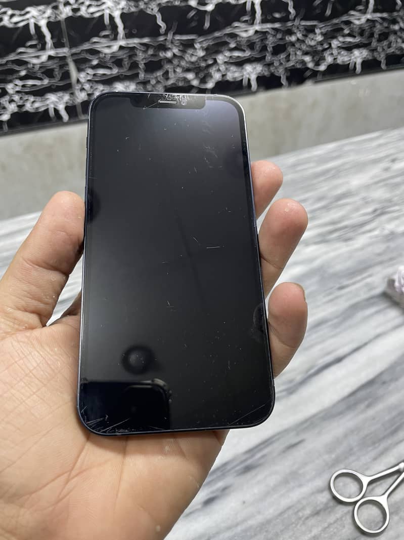 Apple iPhone 12 4