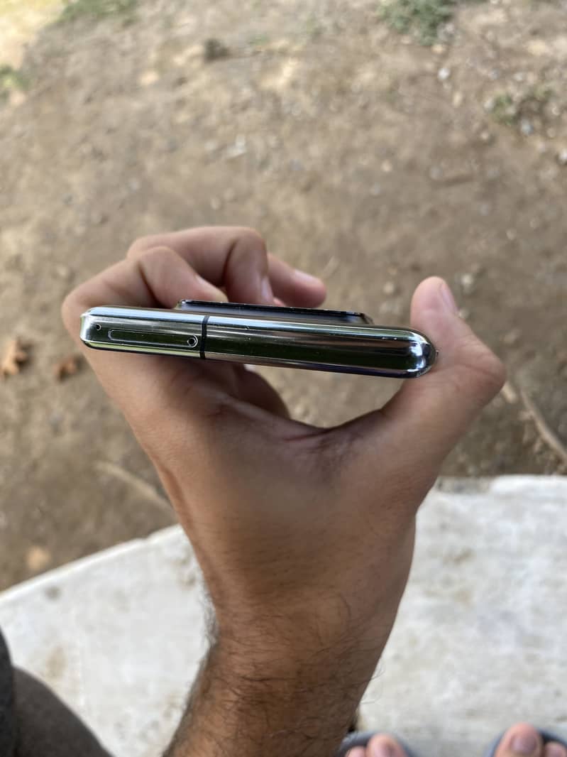Sharp Aquos Crystal 2
