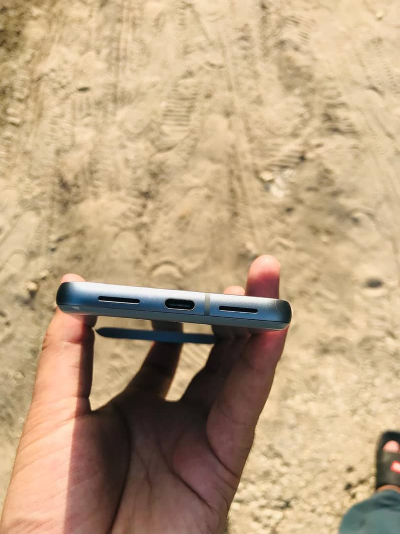 Google Pixel 8 4