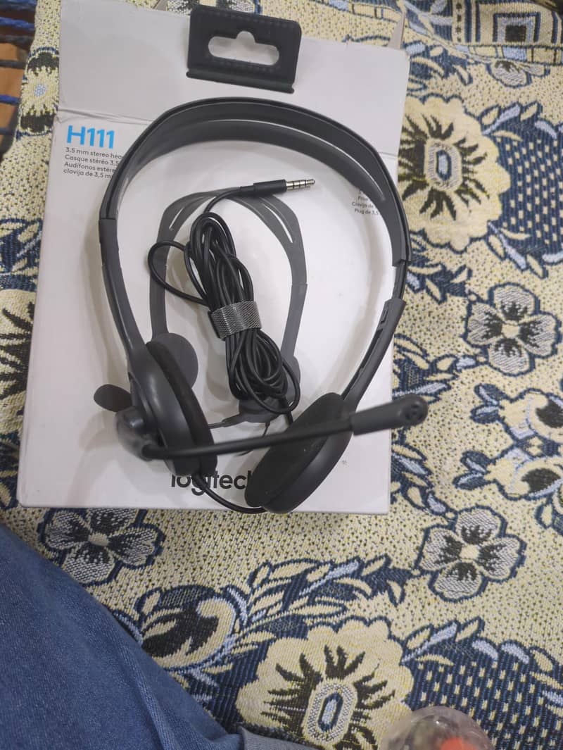 headphone with Attach maic 1