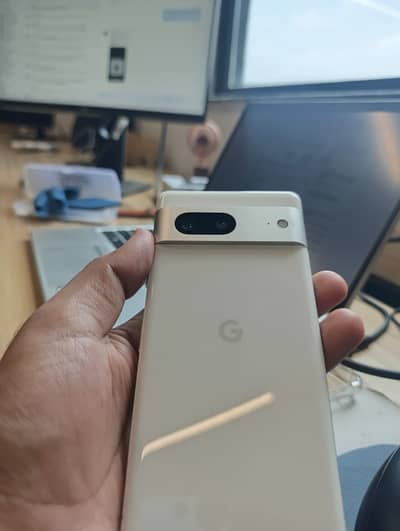 Google Pixel 7 (With Box, Official Google Charger and 10/10 Condition)