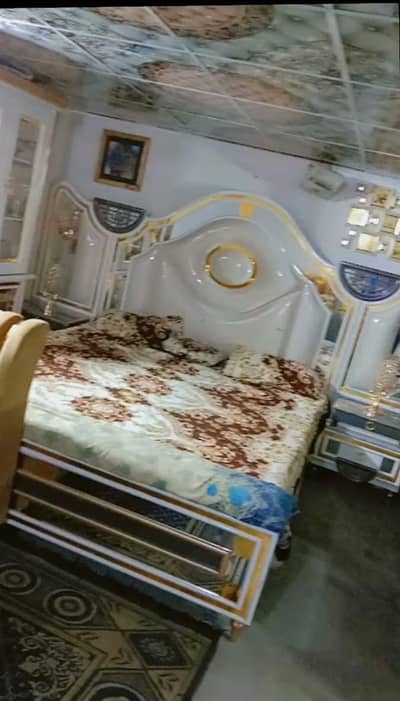 Complete bedroom set+dressing+crockery cabinet for sale