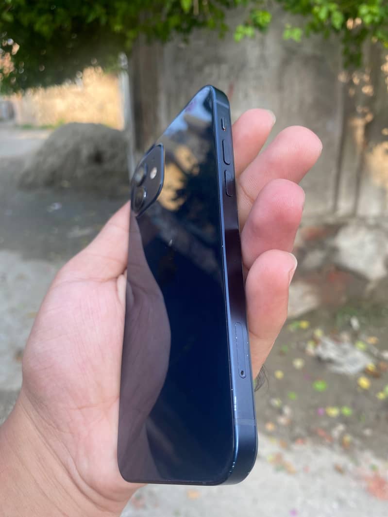 Apple iPhone 12 3
