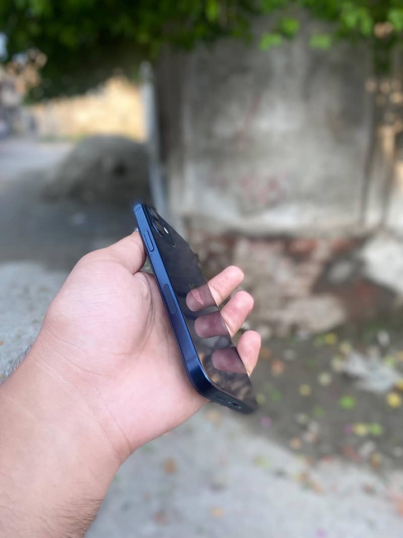 Apple iPhone 12 5