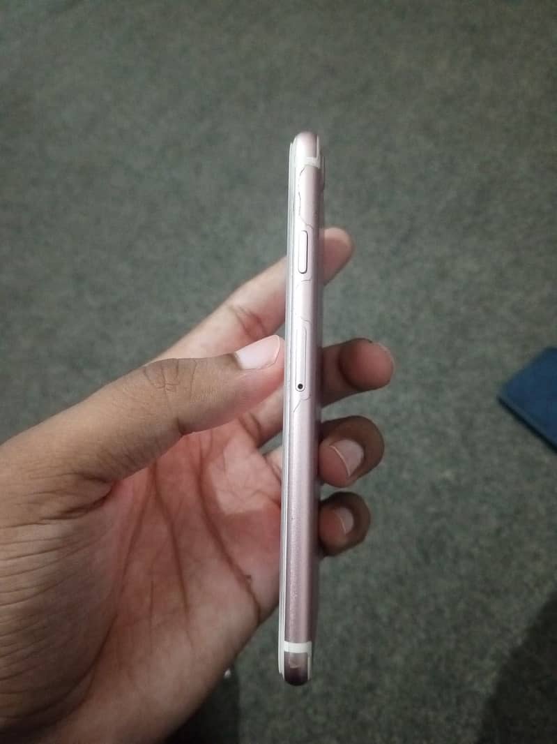 Apple iPhone 7 1