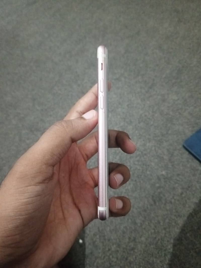 Apple iPhone 7 3