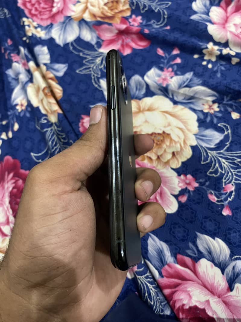 Apple iPhone 11 Pro 3