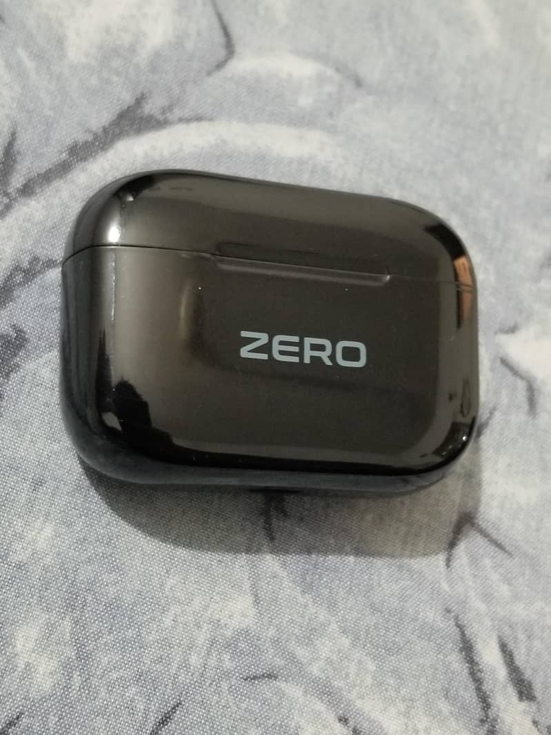 Aura Zero buds. . 1