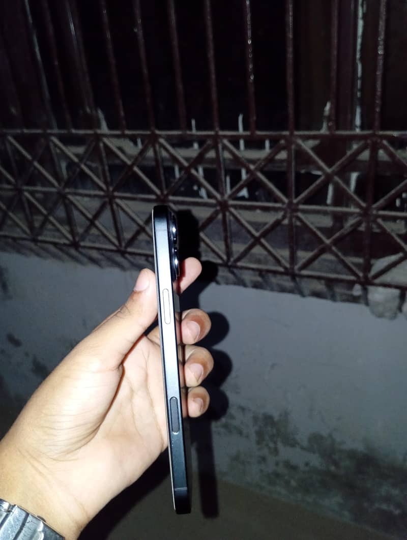 Apple iPhone 16 Plus 1