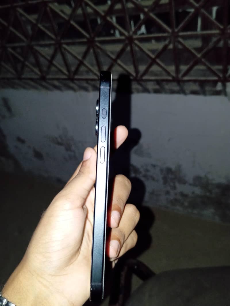 Apple iPhone 16 Plus 3