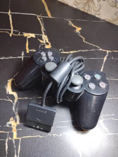Ps2 with controller ( 1 ) and (1) CD