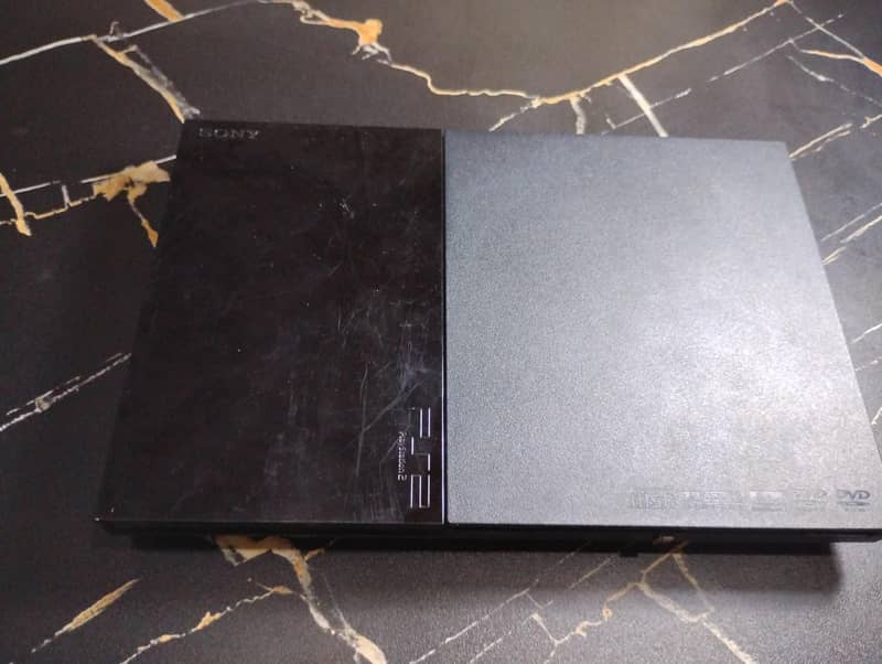Ps2 with controller ( 1 ) and (1) CD 1