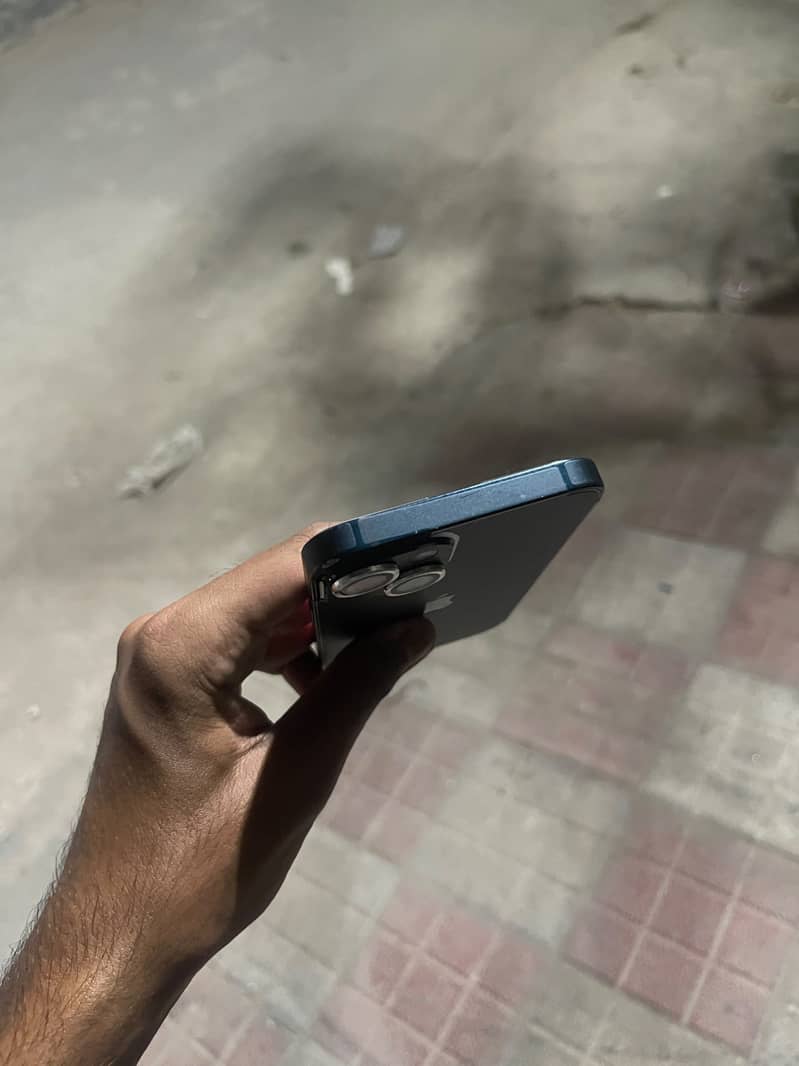 Apple iPhone 14 3