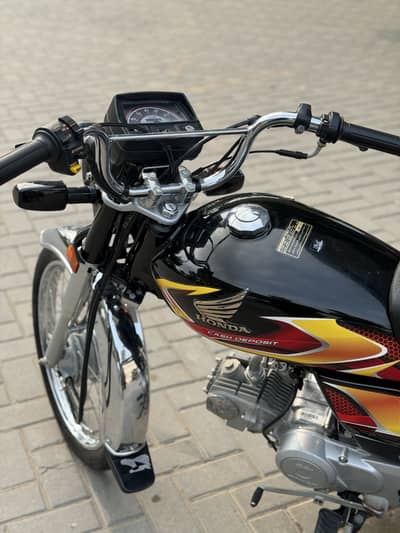 CD 70 2026 ( black color) model like brand new total genuine