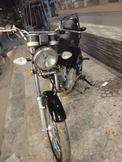 Suzuki GS 150 2015