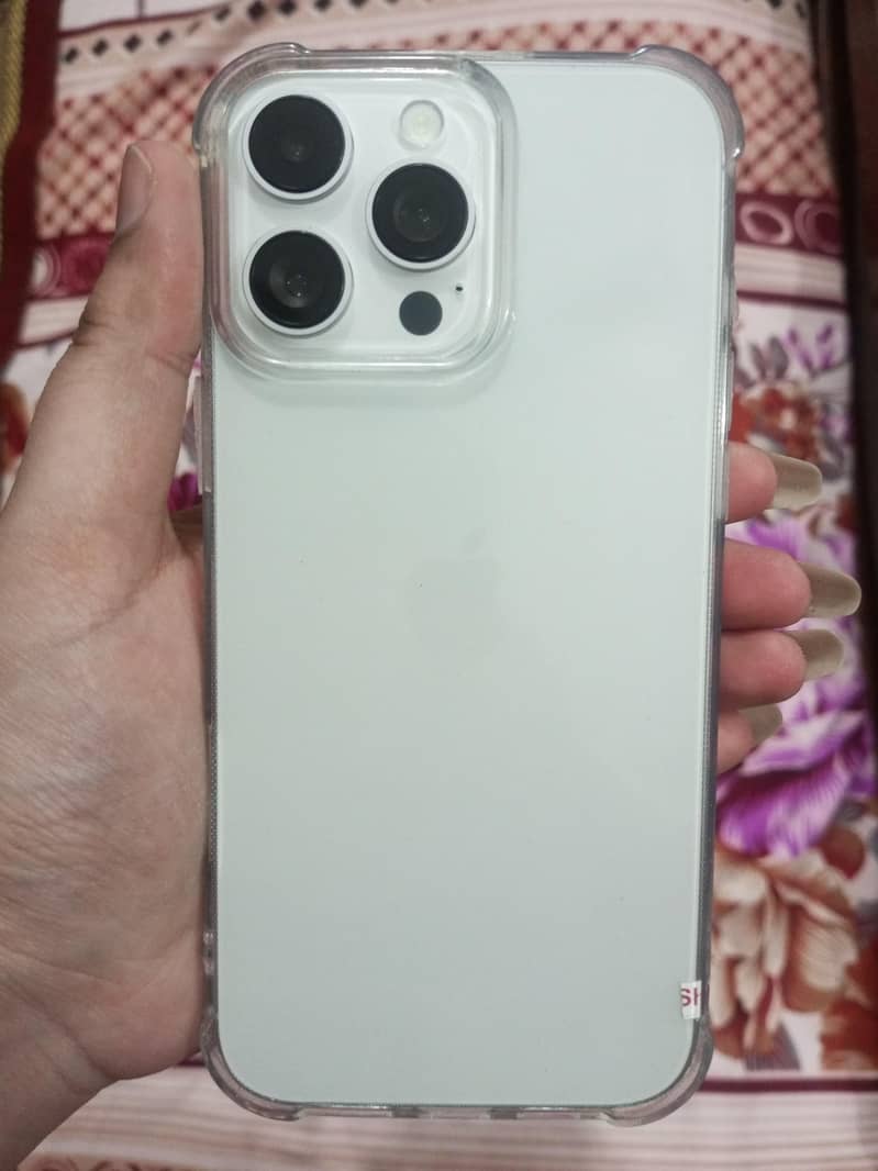 Apple iPhone 16 Pro 0