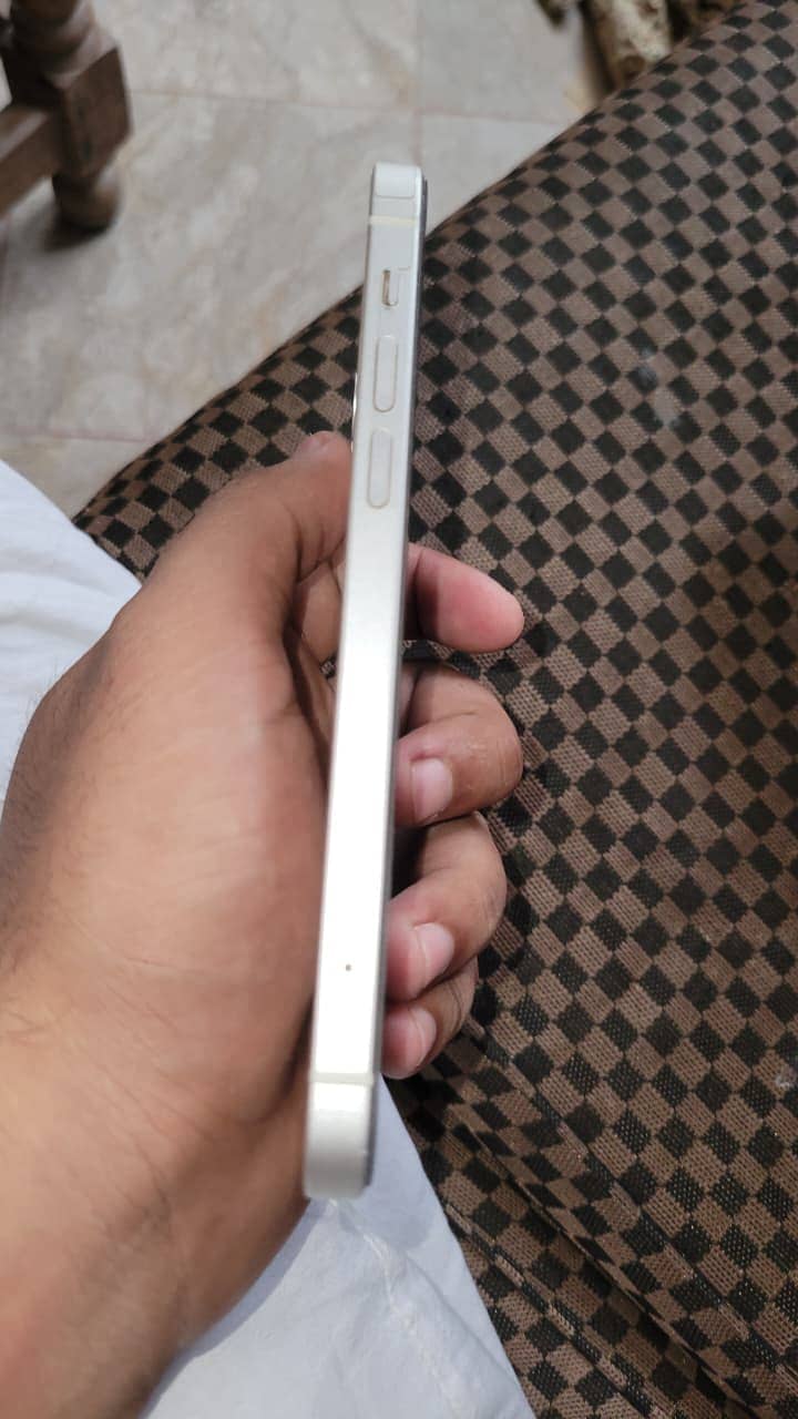 Apple iPhone 12 1