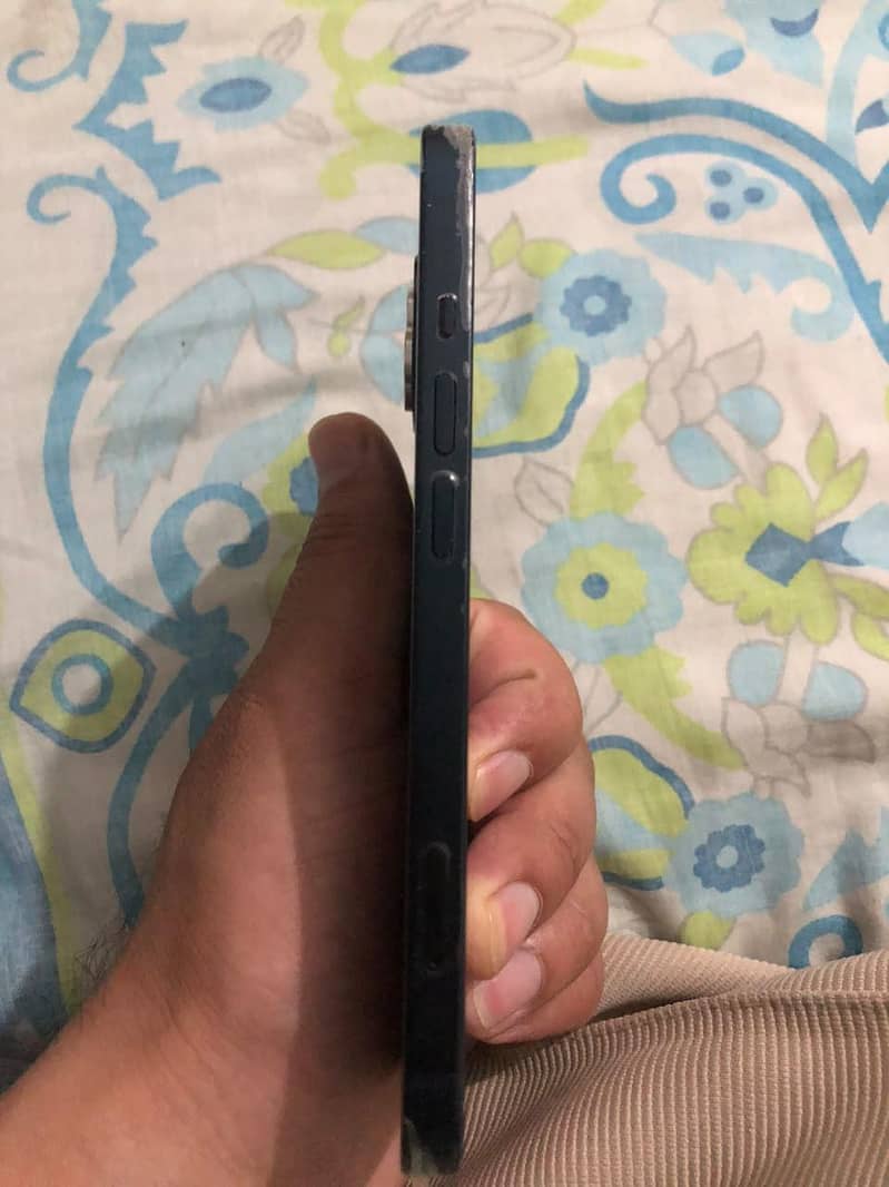 Apple iPhone 13 5