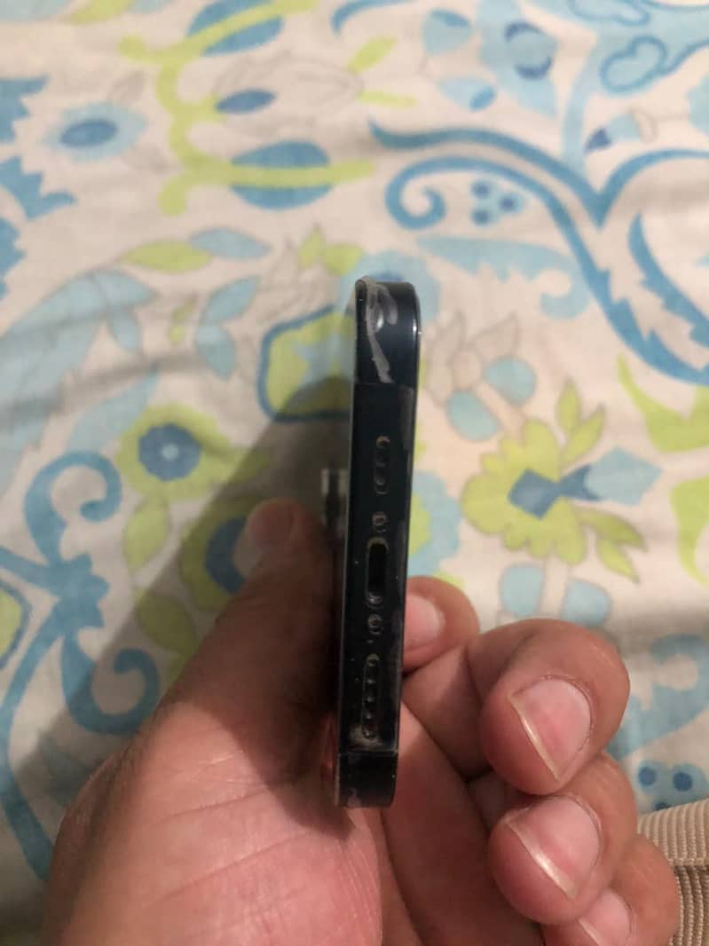 Apple iPhone 13 6