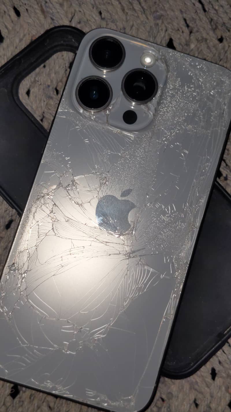 Apple iPhone 15 Pro Max 3