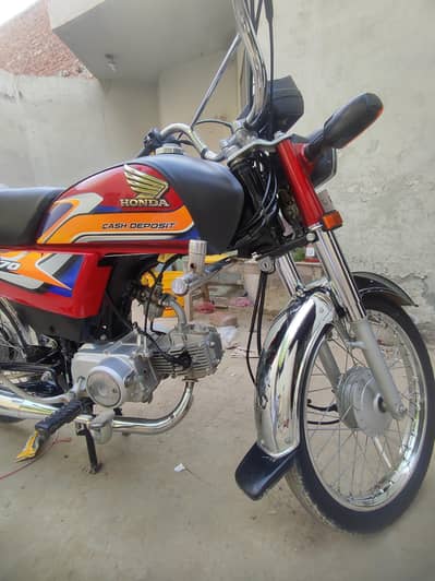 cd 70 red colour 24/25