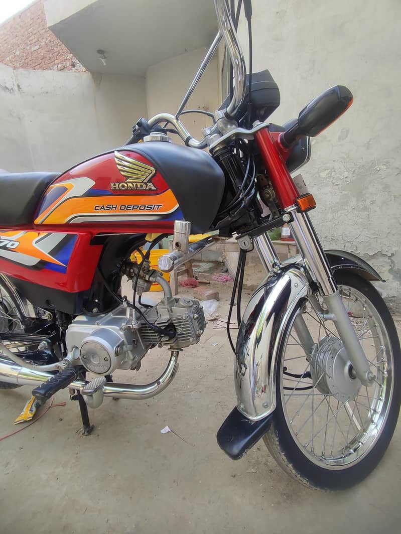cd 70 red colour 24/25 0