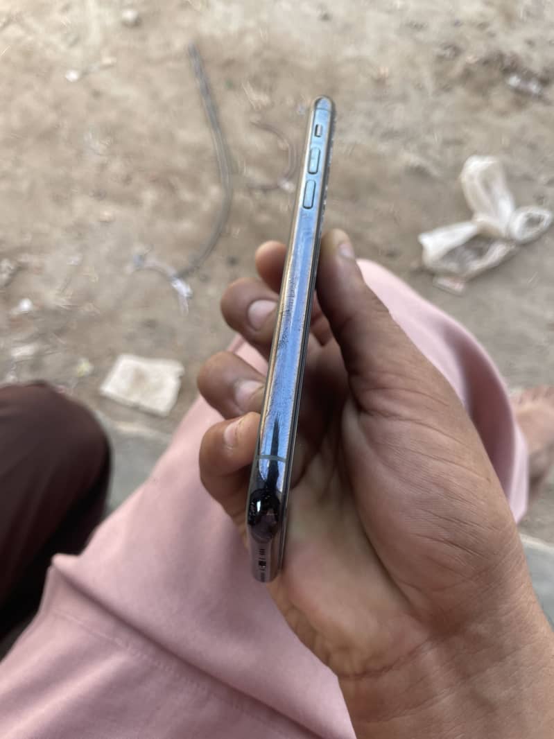 Apple iPhone 11 Pro 3