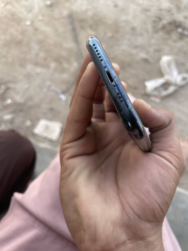 Apple iPhone 11 Pro 6