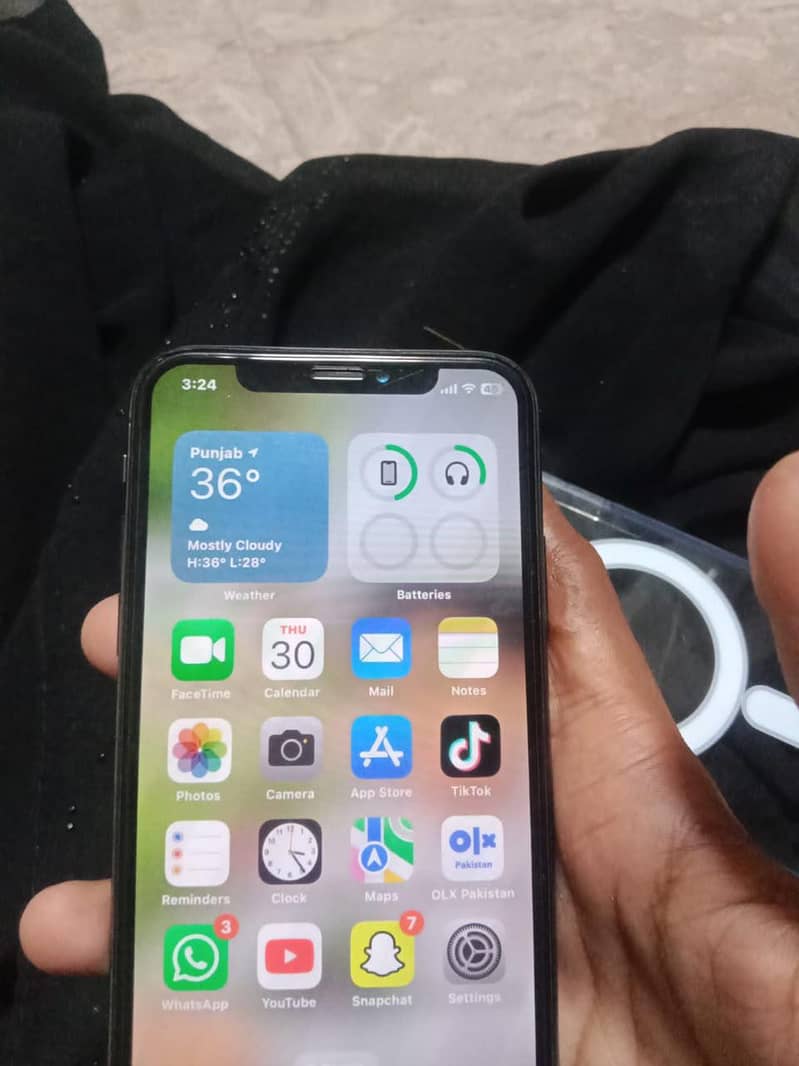 Apple iPhone X 4