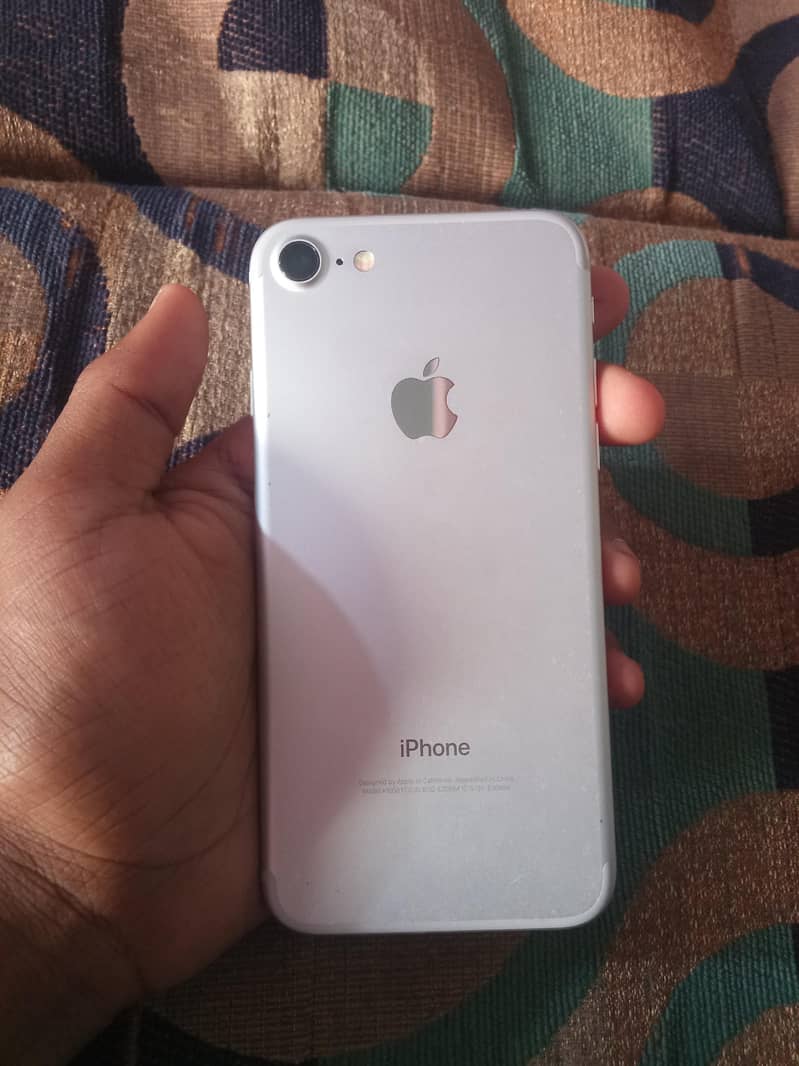 Apple iPhone 7 0