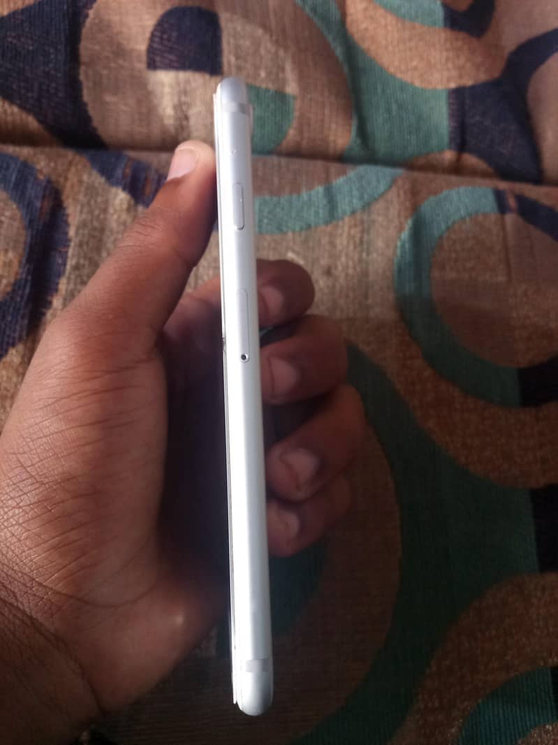 Apple iPhone 7 3