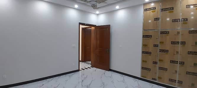 Highly-coveted Prime Location 5 Marla Upper Portion Is Available In Park View City For rent