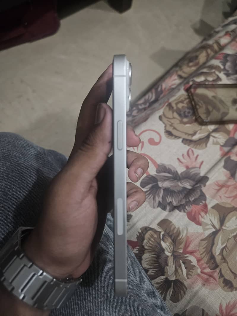 Apple iPhone 14 plus 3