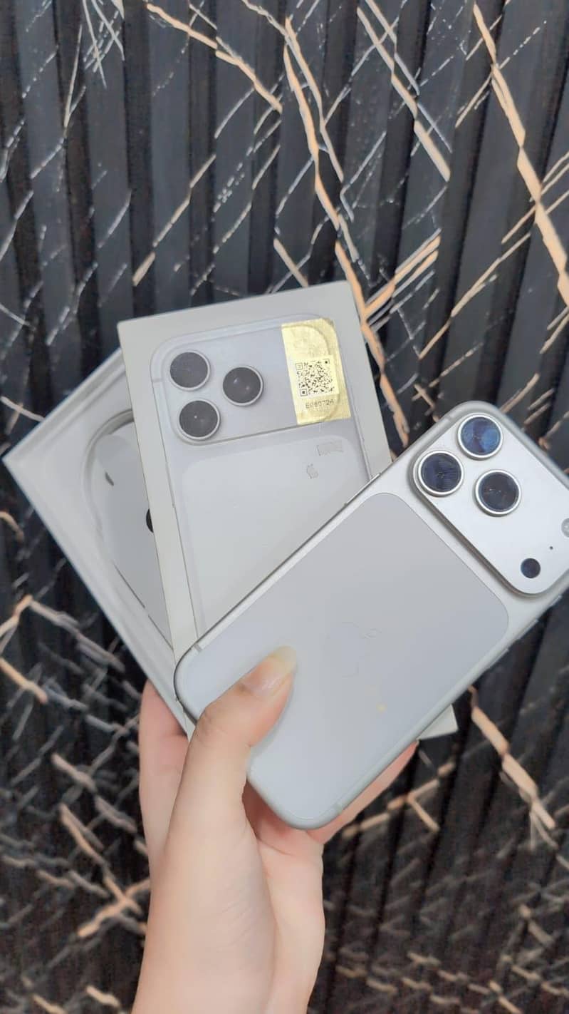 Apple iPhone 17 Pro Max 0