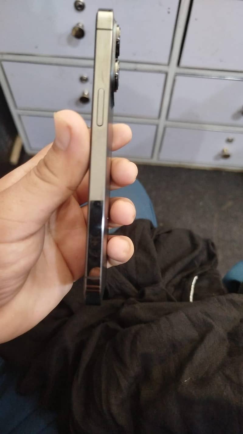 Apple iPhone 13 Pro 1