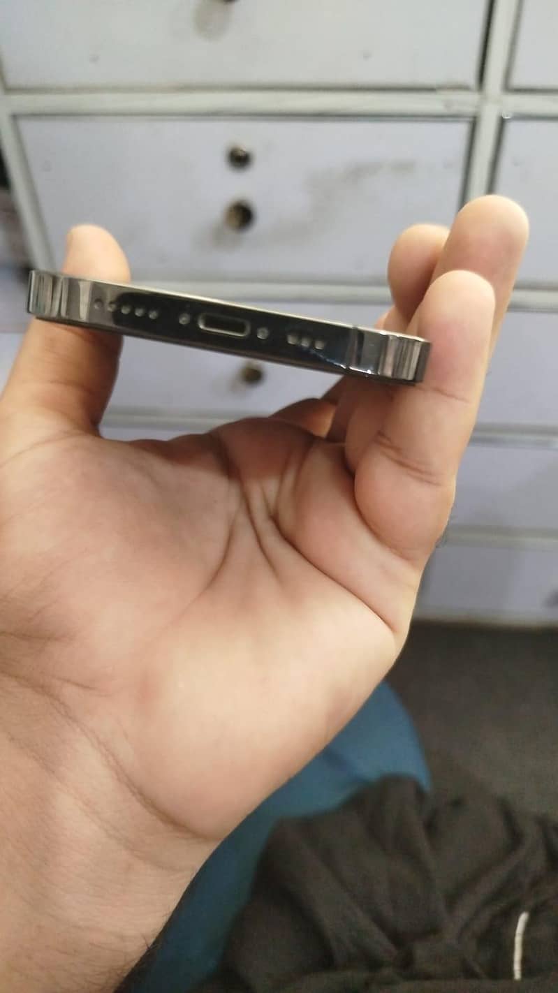 Apple iPhone 13 Pro 2