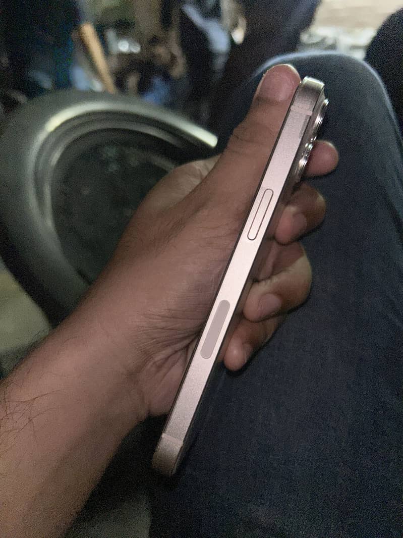 Apple iPhone 13 2