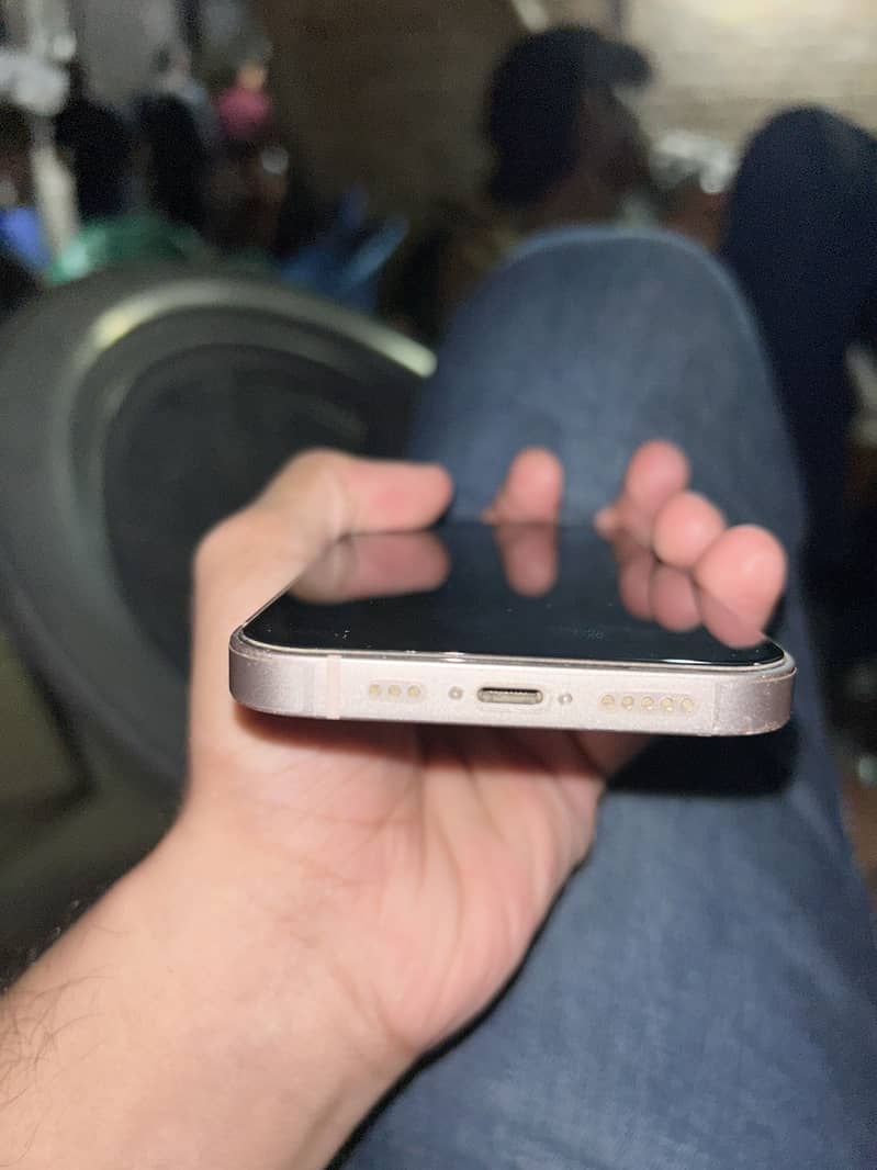 Apple iPhone 13 4
