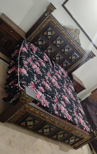 Large Size bed For Sale in Excellent condition.
