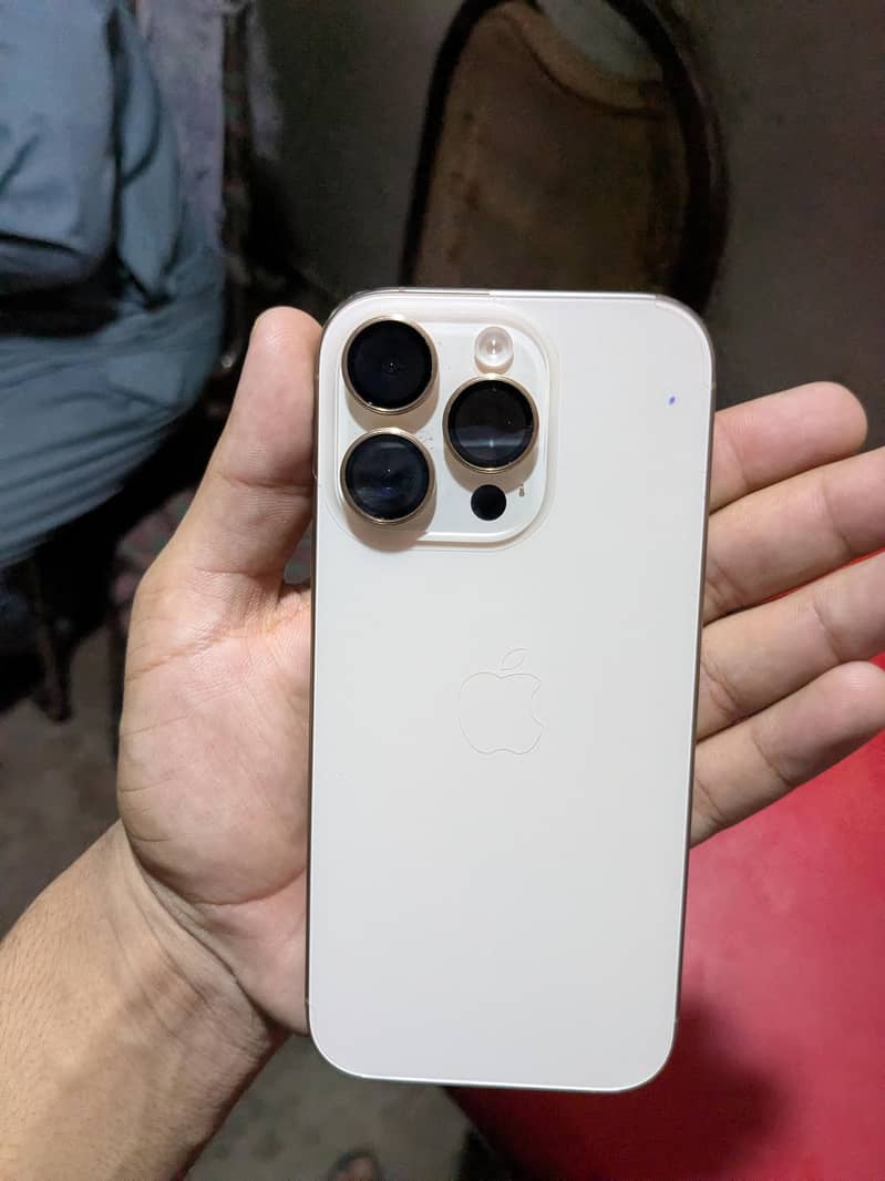 Apple iPhone 16 Pro 4