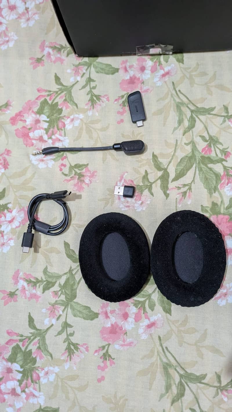 Hyperx Cloud 3 wireless 10/10 condition with box 3