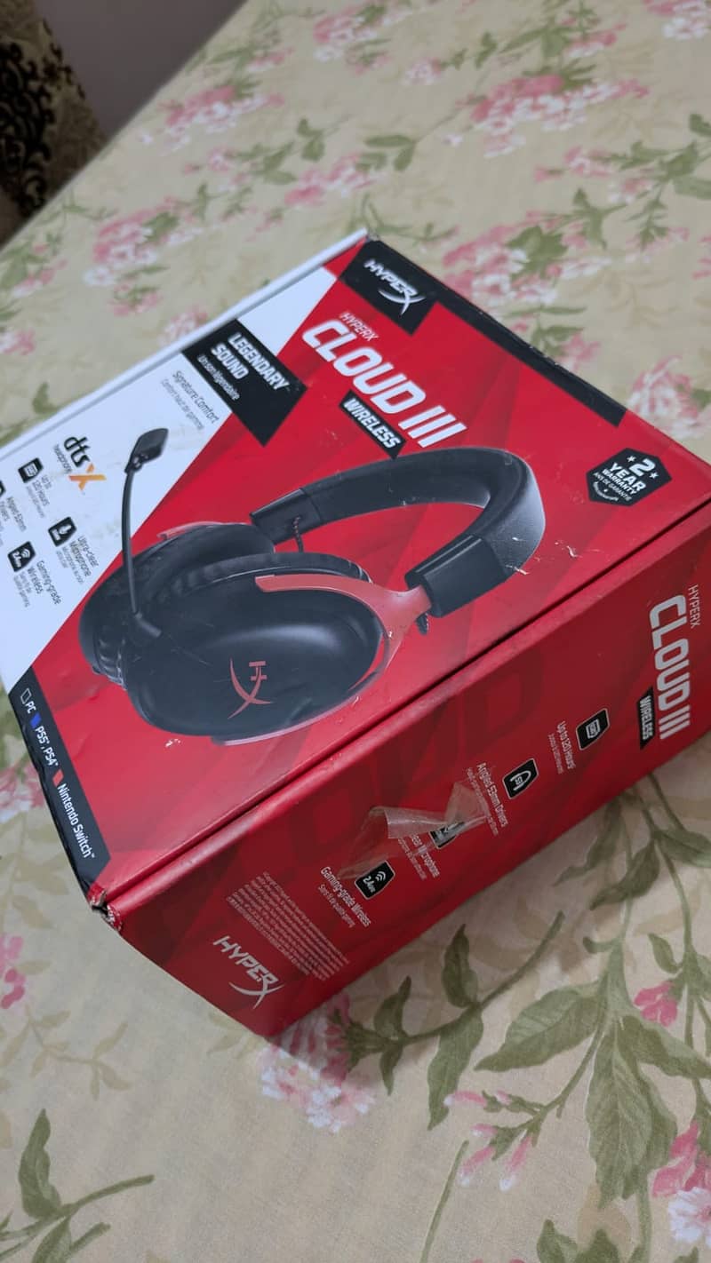 Hyperx Cloud 3 wireless 10/10 condition with box 6
