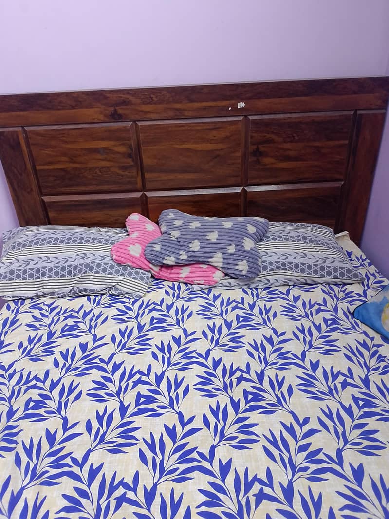queen bed 0