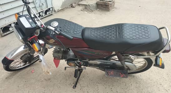 cd70 bike red color